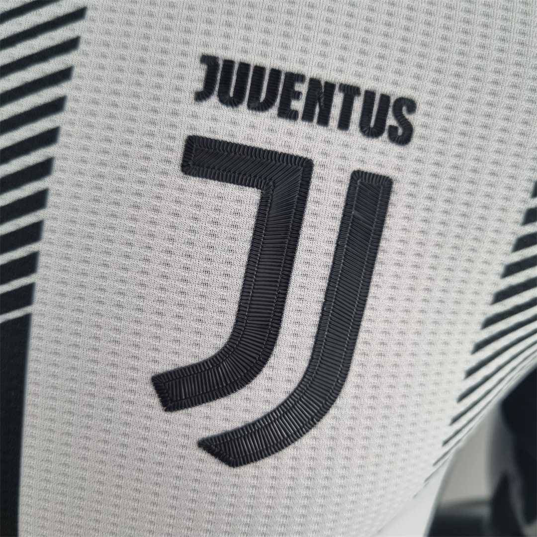 Juventus "La Vecchia Signora" Special Kit